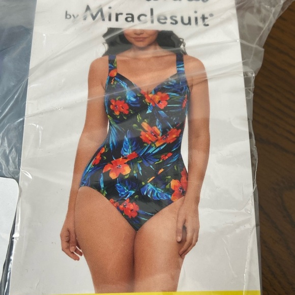 *SEALED* Miradonna by Miraclesuit 1 Piece Bathing Suit Size 6 Tropical Slimming - Picture 3 of 7